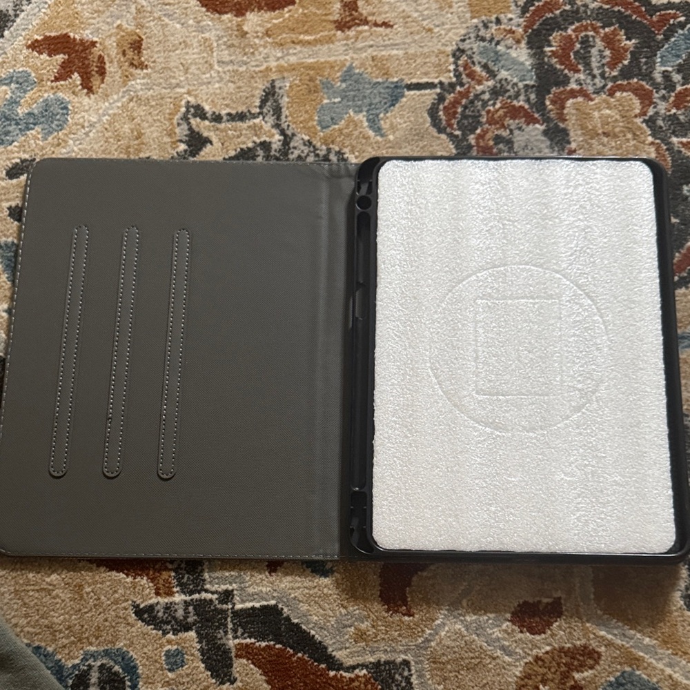 Coach Beige Signature Pattern Folder - Picture 2 of 4